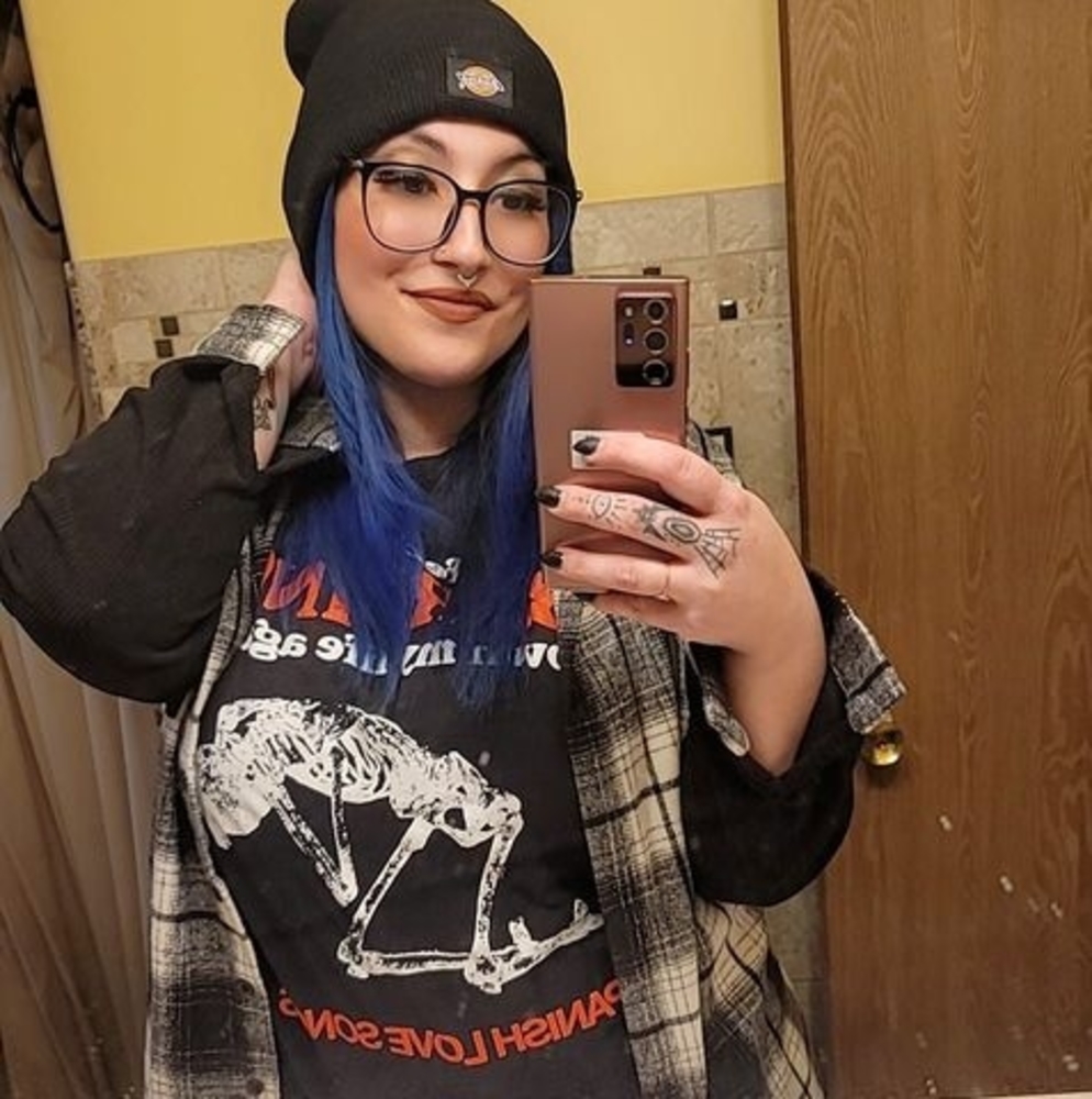 Meet your Posher, Alyx